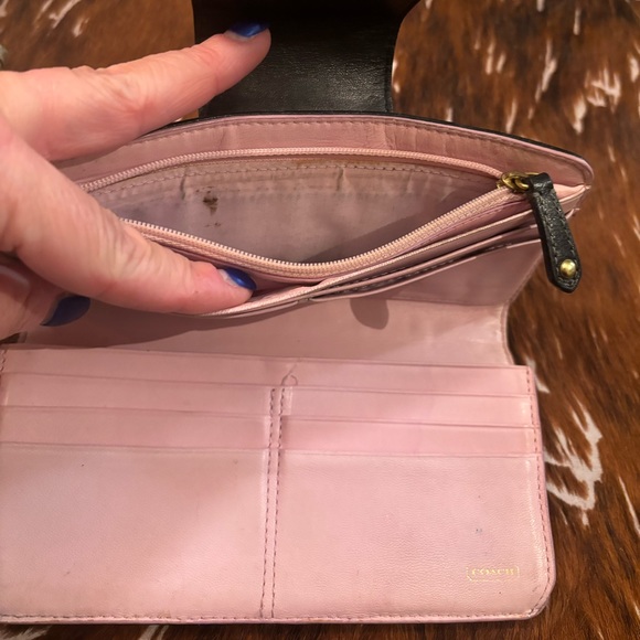 COACH wallet - Picture 2 of 4